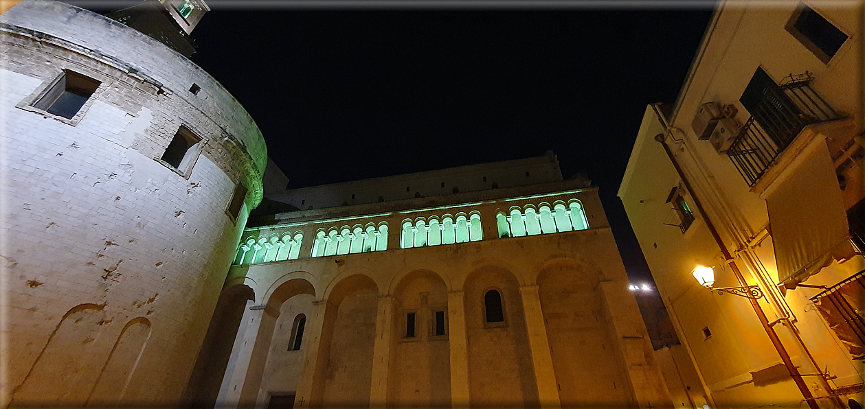 foto Bari di notte